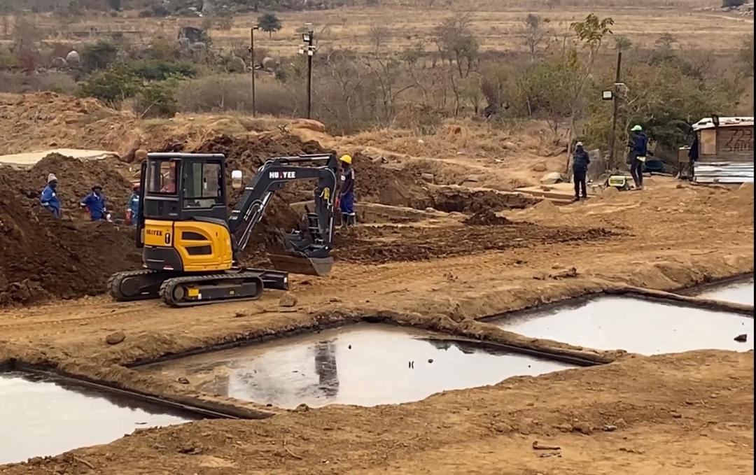 Huayee HY35C excavator digging ponds on a Baletta hire job